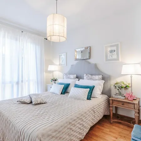 Regina Villa, By The In 빌라 *