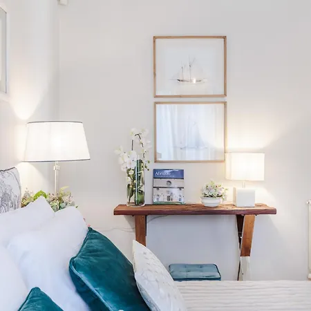 Regina Villa, By The In * 마리아나디피에트라산타