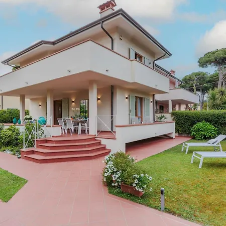 Regina Villa, By The In 빌라 마리아나디피에트라산타