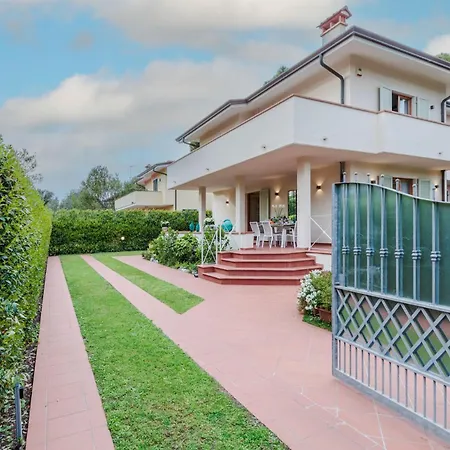 Regina Villa, By The In * マリーナ・ディ・ピエトラサンタ