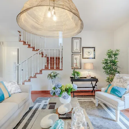 Regina Villa, By The In 마리아나디피에트라산타