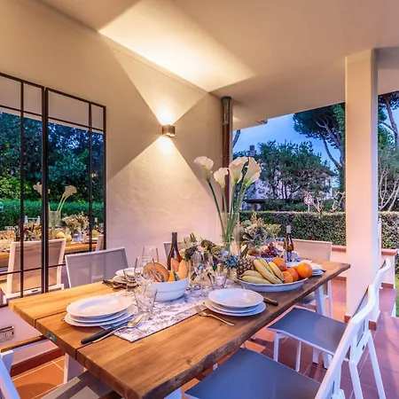 Regina Villa, By The In 빌라