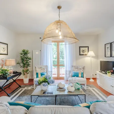 Regina Villa, By The In 빌라 *