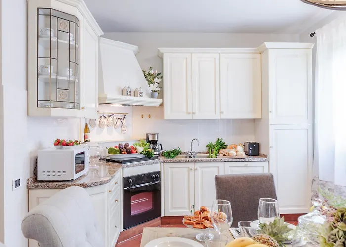 Regina Villa, By The In * 마리아나디피에트라산타