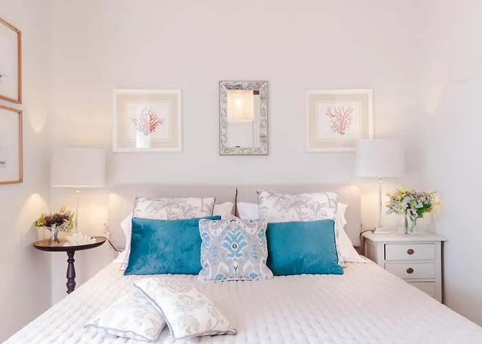 Regina Villa, By The In 마리아나디피에트라산타