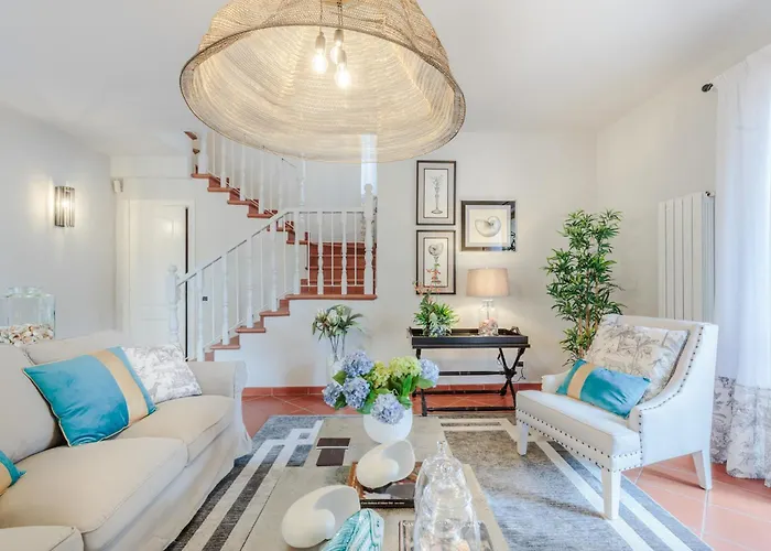 Regina Villa, By The In 마리아나디피에트라산타