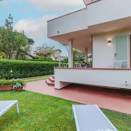 Regina Villa, By The In Marina di Pietrasanta