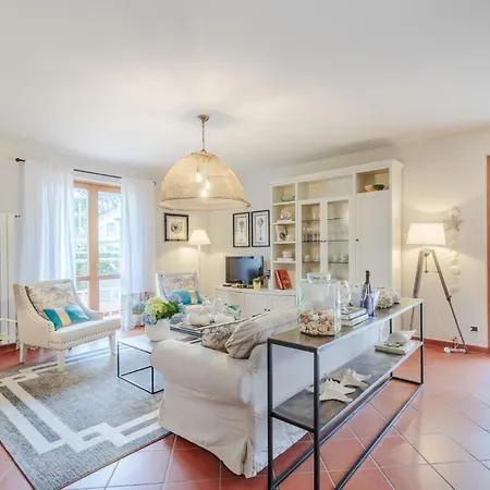 Regina Villa, By The In Villa Marina di Pietrasanta