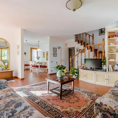 Regina Villa, By The In * Marina di Pietrasanta