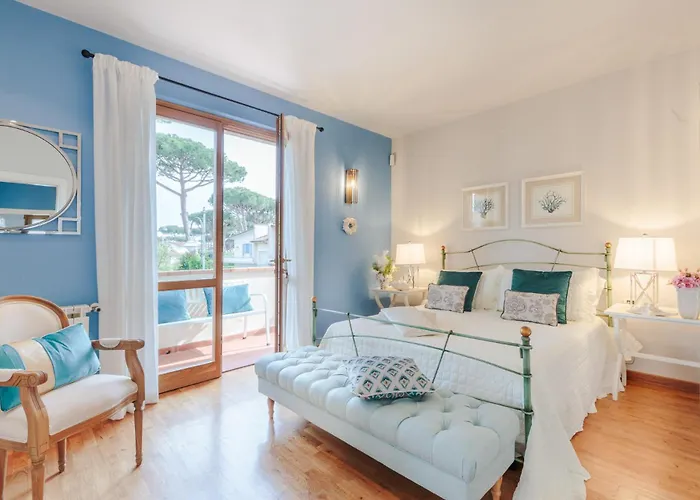 Villa Regina Villa, By The In Marina di Pietrasanta