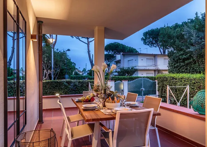 Regina Villa, By The In * Marina di Pietrasanta